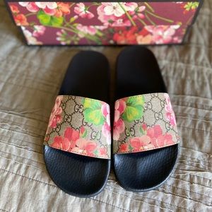 Gucci Bloom slides